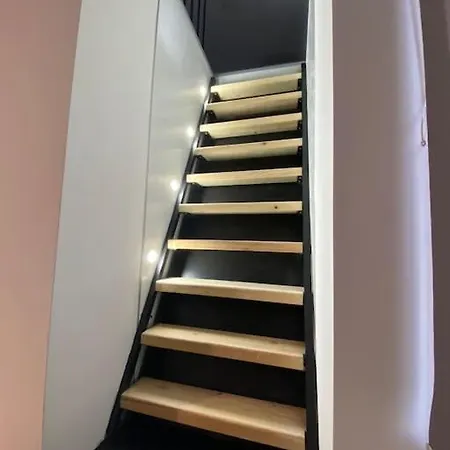 Modern 2 Bedroom In The Heart Of Apartament *