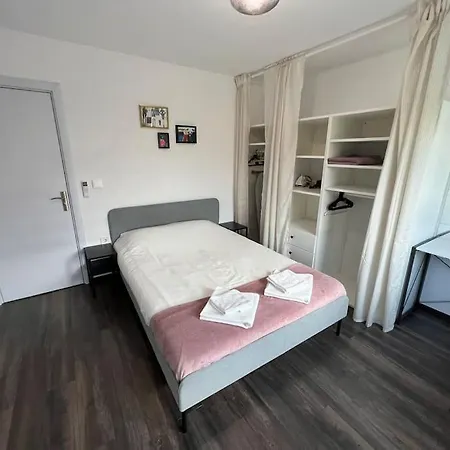 Modern 2 Bedroom In The Heart Of Apartament